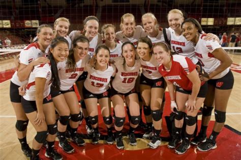 volleyball team nude|Wisconsin Volleyball Teams Nude Locker Room Photos: Social。